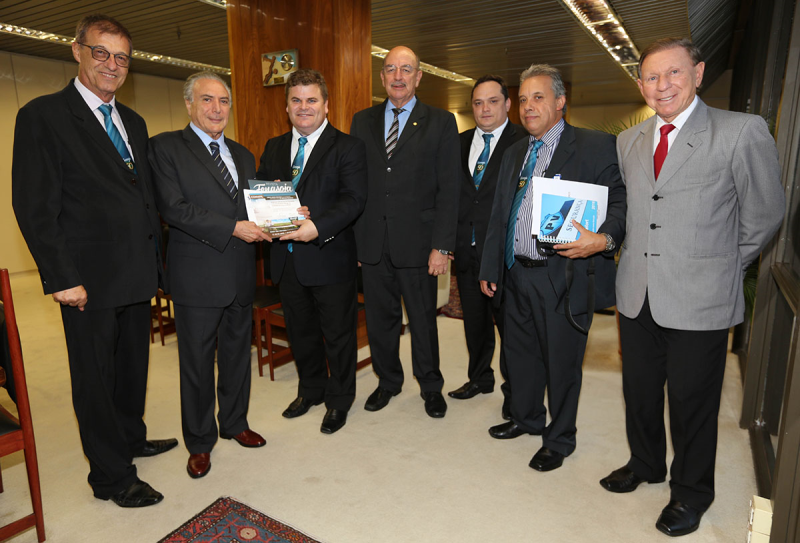 PREFEITO CUMPRE AGENDA EM BRASÍLIA